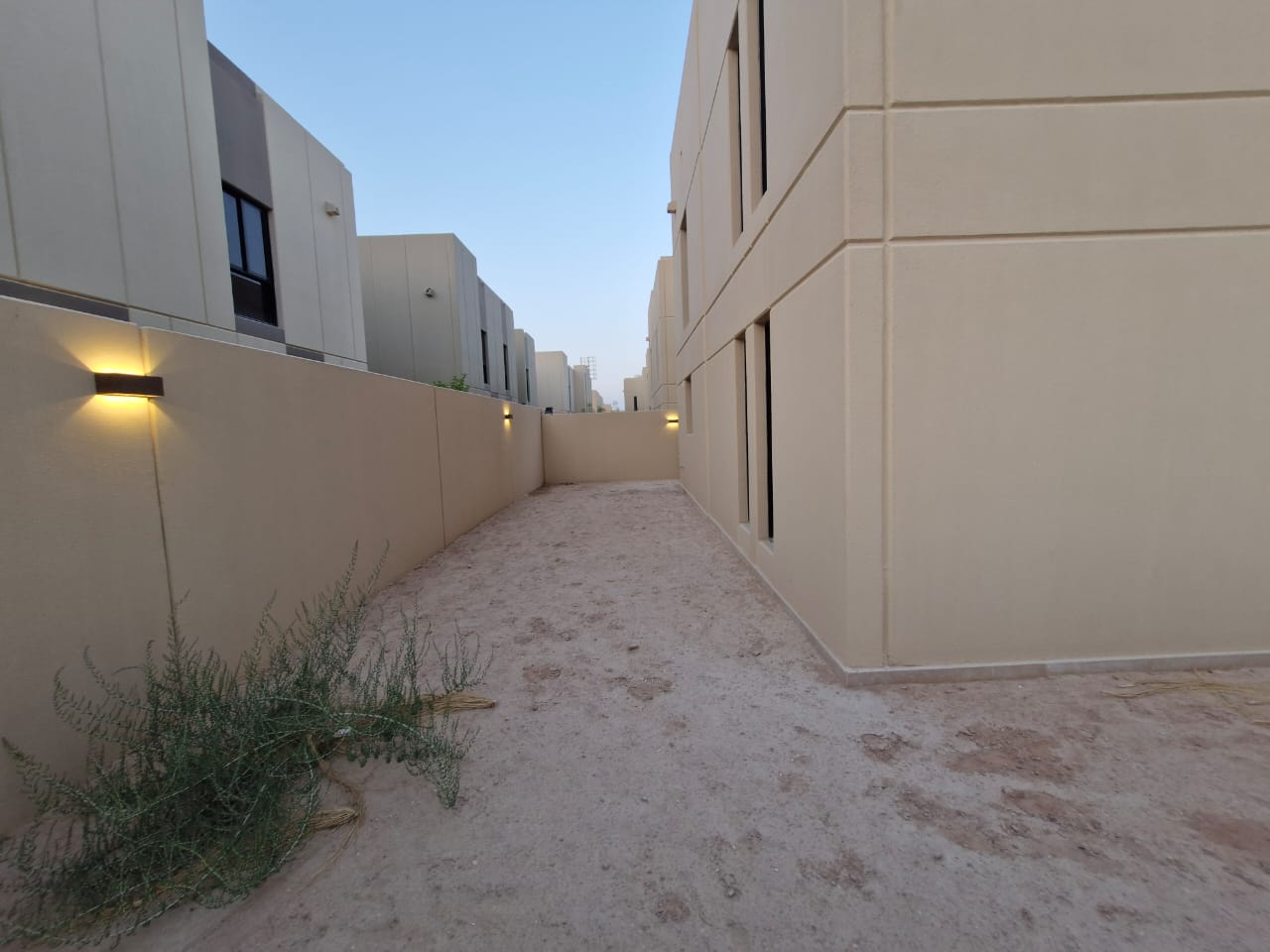  🏰 *Modern Luxury Villa in Sidra District – Roshn*  ✨ Elegantly Half-Furnished ✨